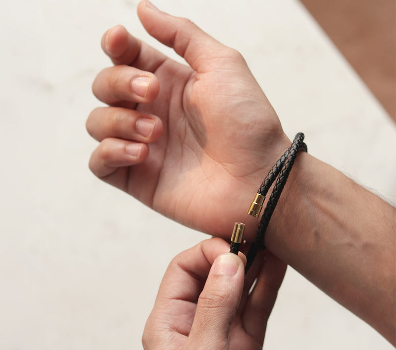 WREATH LEATHER WRISTBAND