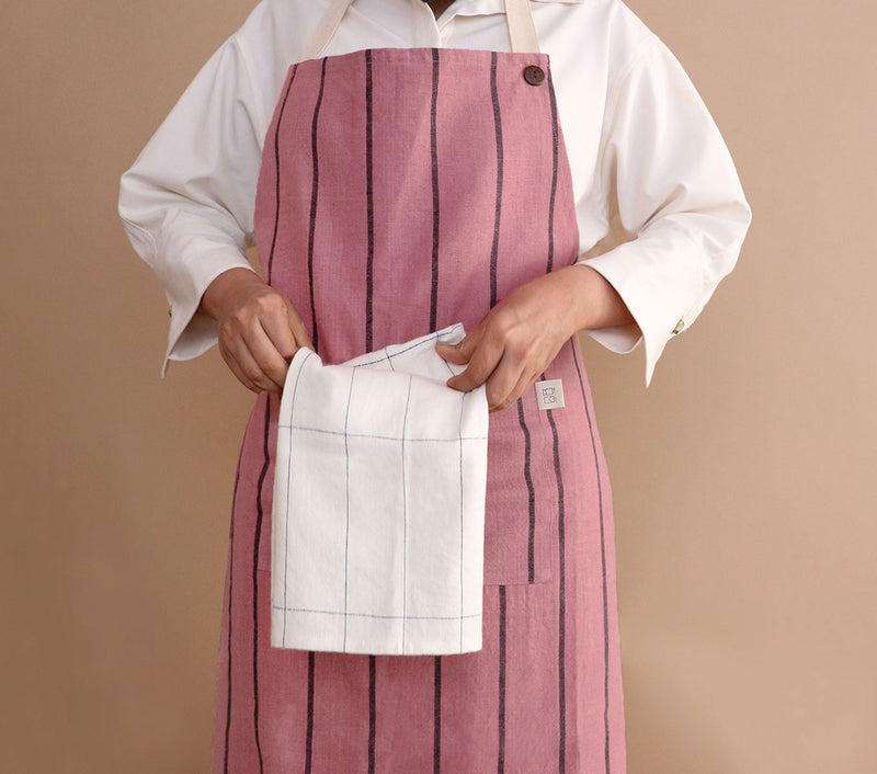 DAY APRON